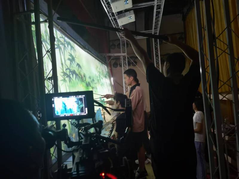 六安TVC拍摄公司：美妆时尚造梦师，雕琢细节中的高级质感